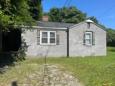 Main picture of 2203 Braham St