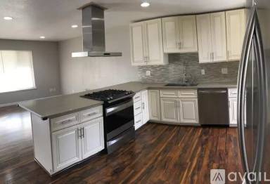 Main picture of 15030 Lakeview Way