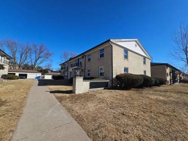 Main picture of 1656 W 42nd St