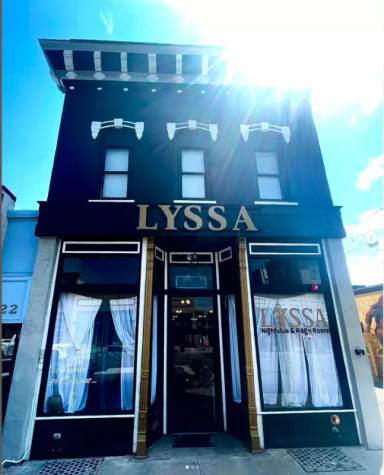 Main picture of 122 E 4th St