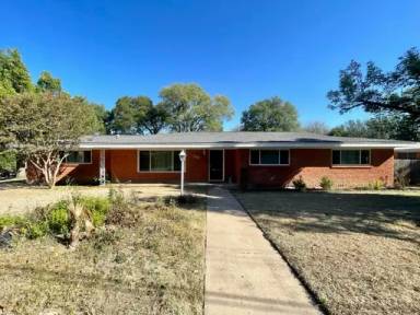 Main picture of 2333 Hermanson Dr