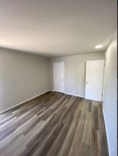 Main picture of 201 S Elden St