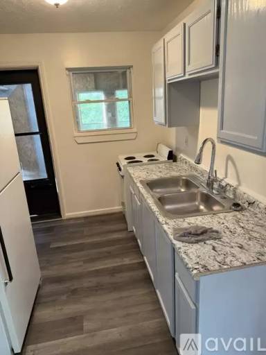 Main picture of 15107 Lucknow Ave