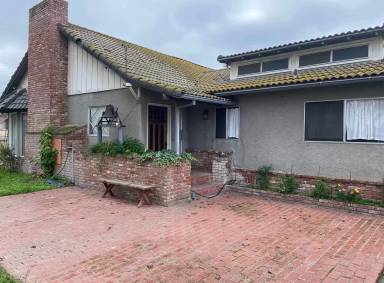 Main picture of 825 Mathew St