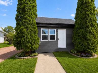 Main picture of 817 S 3rd Ave