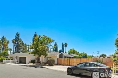 Main picture of 5588-5590 Shasta Ln Apartments