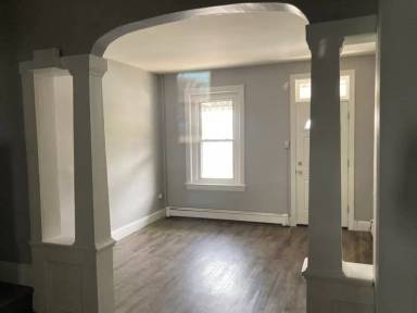 Main picture of 808 E 5th St