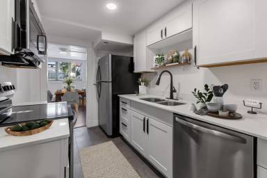 Main picture of 2703 Washington Blvd