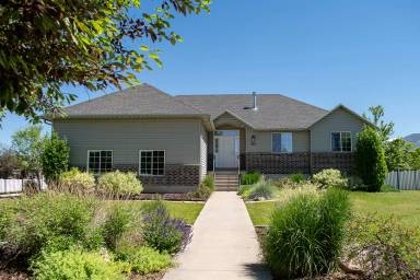 Main picture of 845 W 2550 S