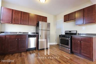 Main picture of 428-438 W Belden Ave