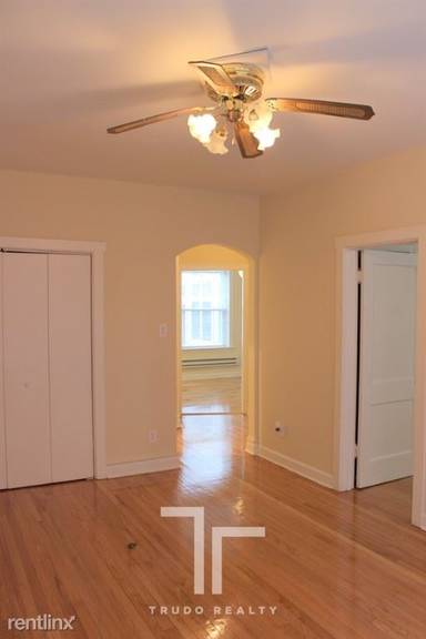 Main picture of 3933 N Janssen Ave