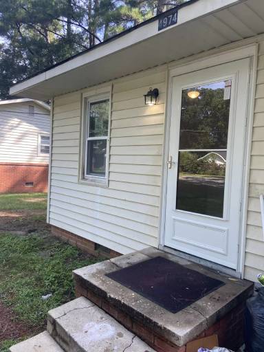 Main picture of 4974 Robin St