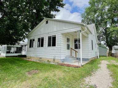 Main picture of 922 W 15th St