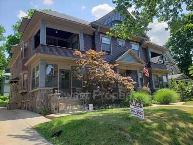 Main picture of 422 1/2 Lafayette Ave SE