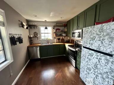Main picture of 156 Pine St