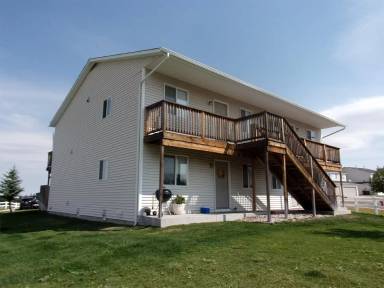 Main picture of 749 W 2nd St