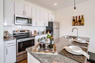 Main picture of 2617 W Girard Ave