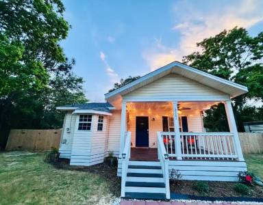 Main picture of 2201 Nina St
