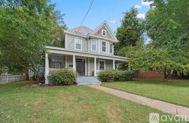 Main picture of 219 Warwick Ln