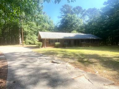 Main picture of 551 Racetrack Rd