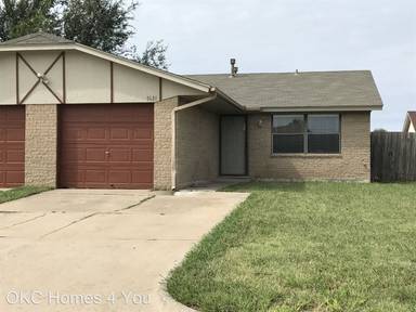 Main picture of 7601 NW 113th Pl