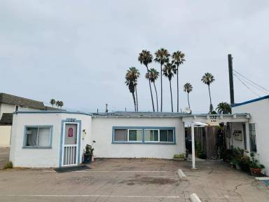 Main picture of 132 Palm Ave