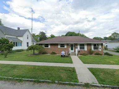 Main picture of 672 N Market St