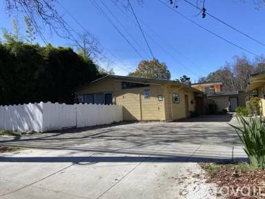 Main picture of 1062 College Ave