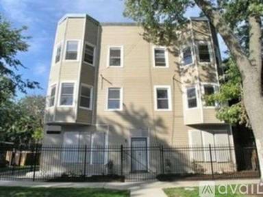 Main picture of 1500 E 73rd Pl