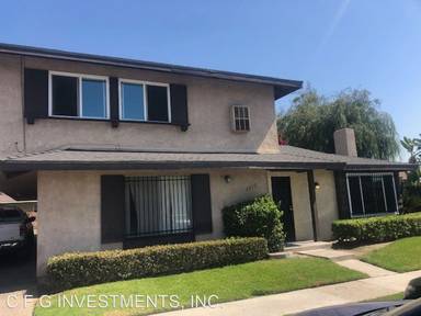 Main picture of 2852 W Lincoln Ave