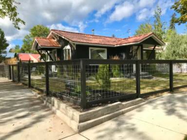 Main picture of 438 Somers Ave