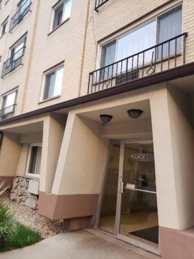 Main picture of 2920 N Harlem Ave