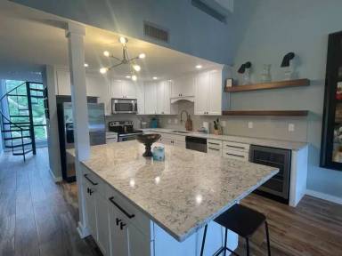 Main picture of 300 Yacht Club Dr
