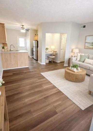 Main picture of 101 Collins Path