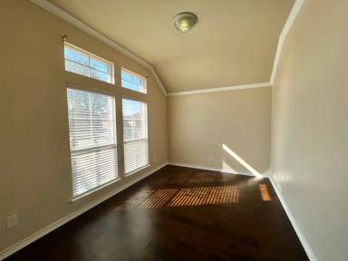 Main picture of 15004 Waters Dr