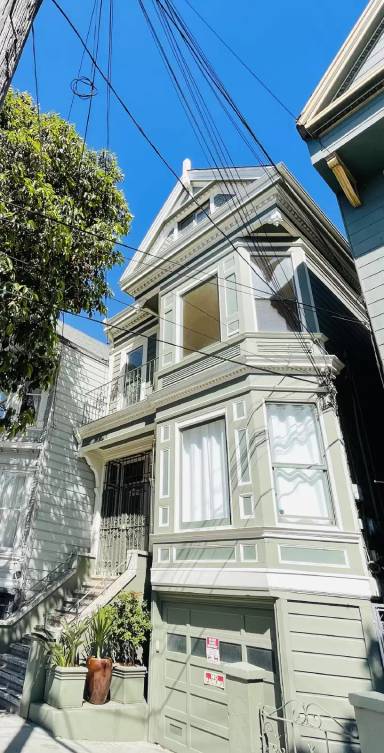 Main picture of 2381 Bryant St