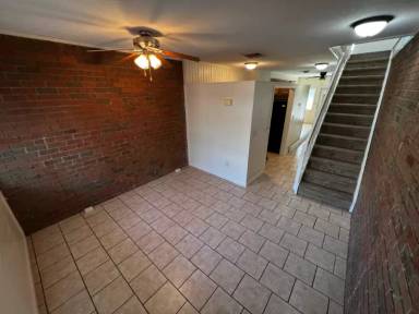 Main picture of 171 Hutton St