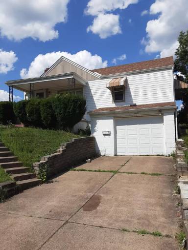 Main picture of 400 Cedarhurst Dr