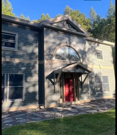 Main picture of 956 N Main St