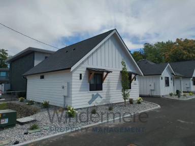 Main picture of 831 S 2nd Ave