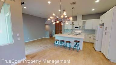 Main picture of 728 Manhattan Dr