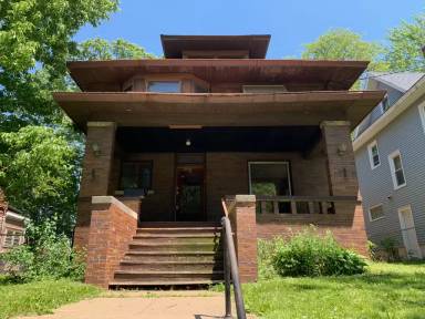Main picture of 1800 N Linn St