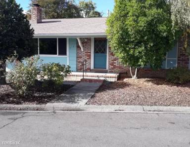 Main picture of 215 Cedar Cir
