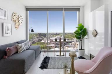 Main picture of 2120 W Kemper Pl
