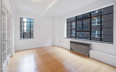 Main picture of 302 W 43rd St