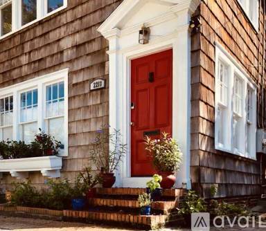 Main picture of 2218 Herschel St