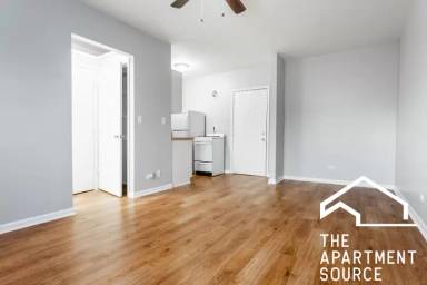 Main picture of 4031 N Kenmore Ave