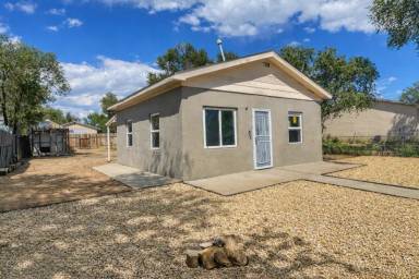 Main picture of 2015 W 19th St