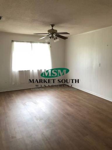 Main picture of 303 Edgewater Rd