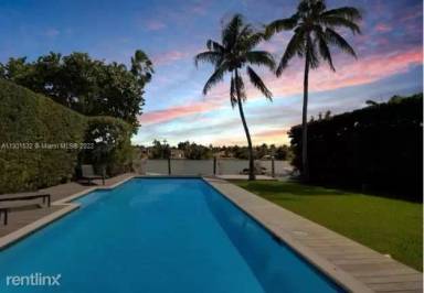 Main picture of 120 S Hibiscus Dr